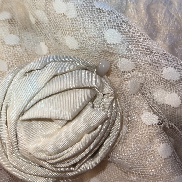 Vintage hat that looks and feels new. Damask cotton/linen with netting. Average - Picture 11 of 11